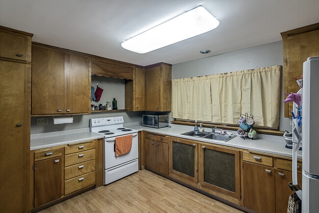 Main level - 312 N 4th St