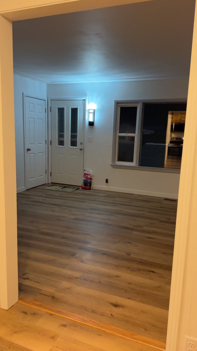 Living room - 7791 Whitehall Rd