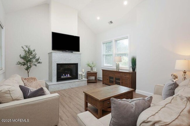 Photo - 63 Carpenter St