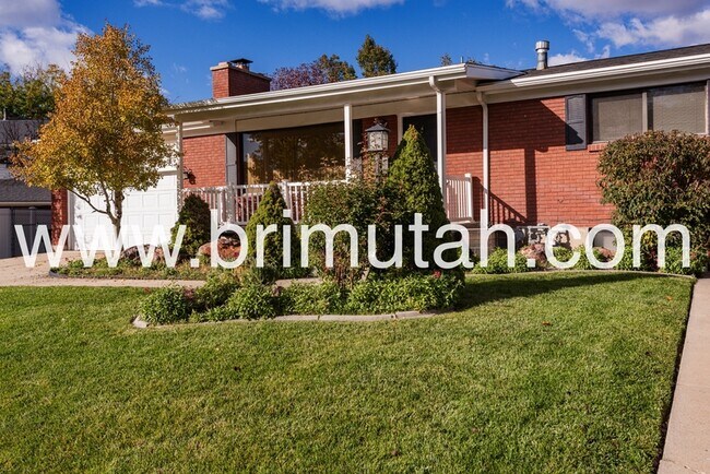 Photo - 1737 E Lahar Dr