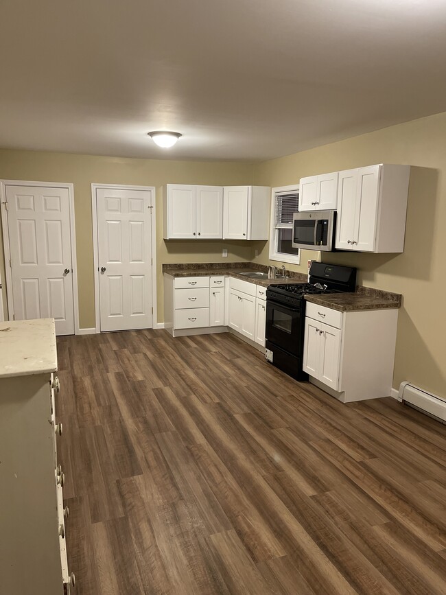 Main Room looking towards back. - 55 Dininny Pl Apartamentos Unidad 1N