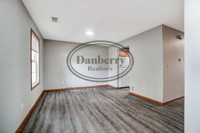 Photo - 1115 N Byrne Rd