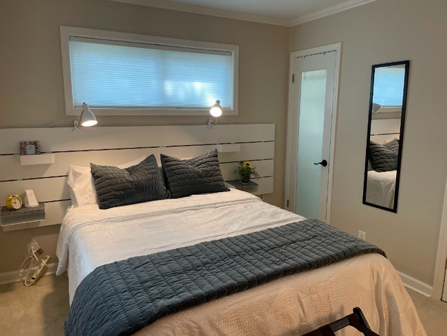 Photo - 3737 Lakeshore Dr