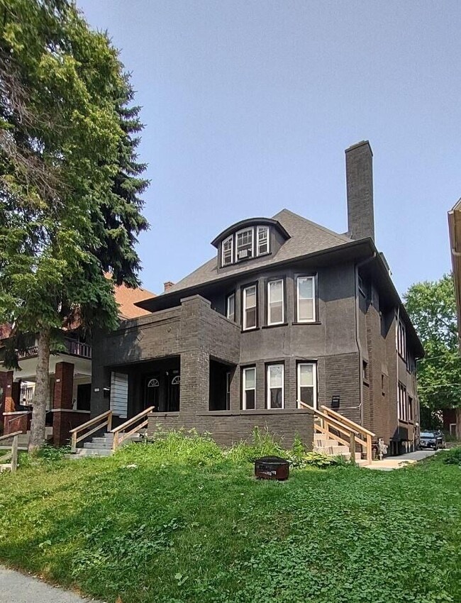 Building Photo - 3040 N Farwell Ave Rental