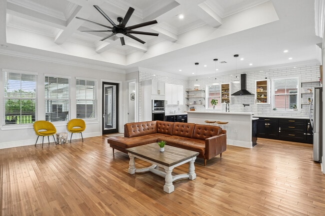 Photo - 5280 Warrington Dr