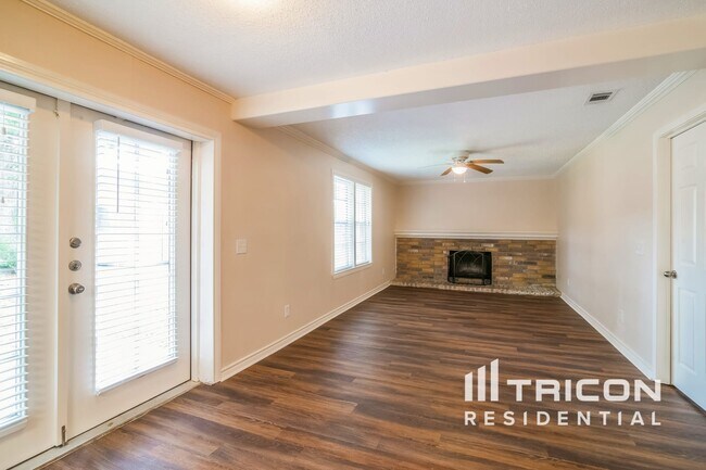 Photo - 18139 Lake Bend Dr