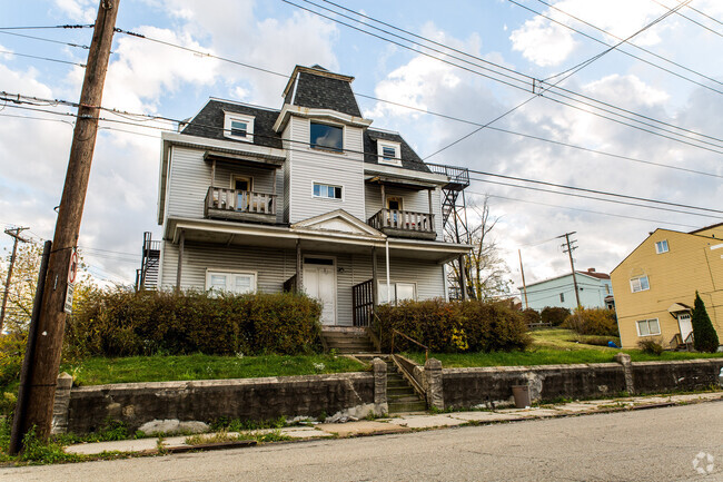 Building Photo - 1028 E Warrington Ave Unit Apt 4