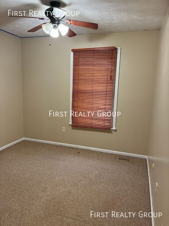 Photo - 37 W Lytle-Five Points Rd