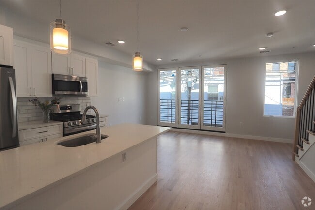Building Photo - 510 Court St Rental