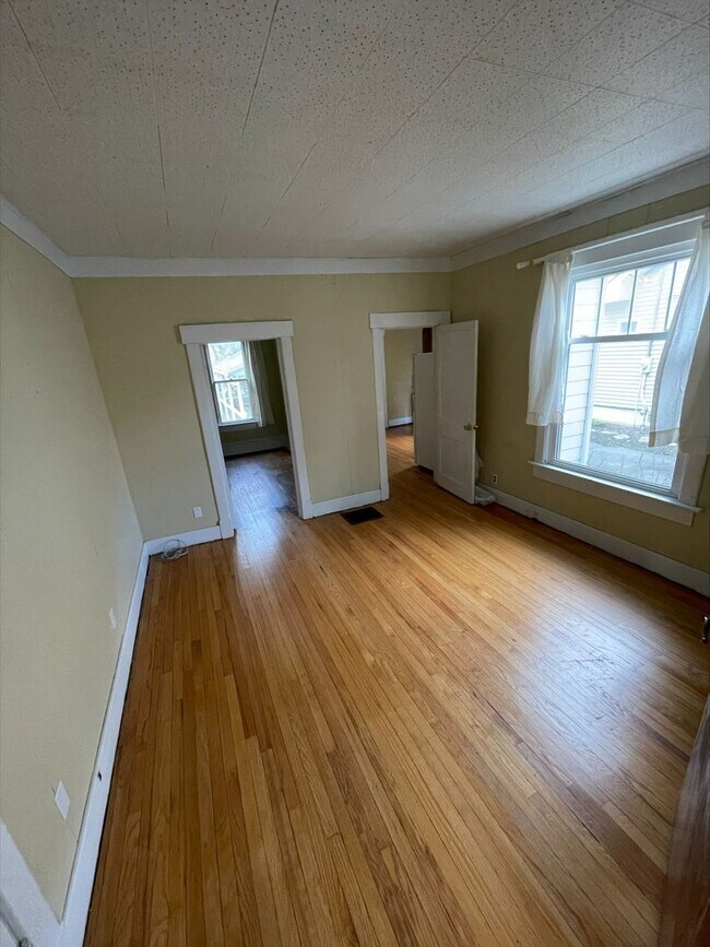 Photo - 606 W Iowa St