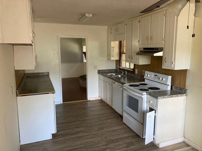 Photo - 110 W Wedgewood Cir