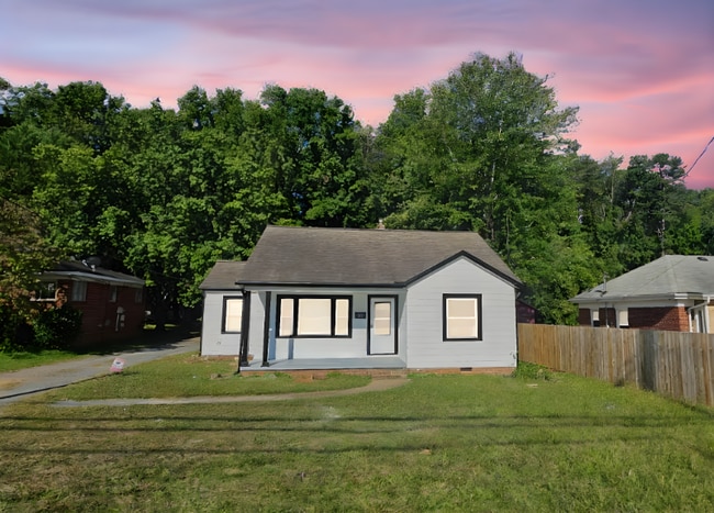 Building Photo - 2722 Eastway Dr Rental