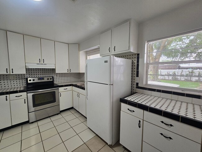 Photo - 1905 E Linda St