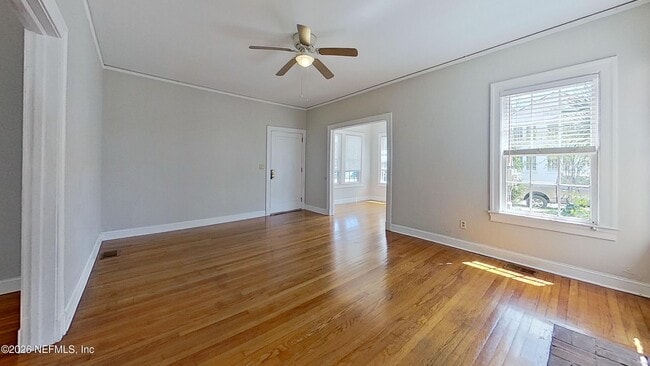 Photo - 917 Lasalle St