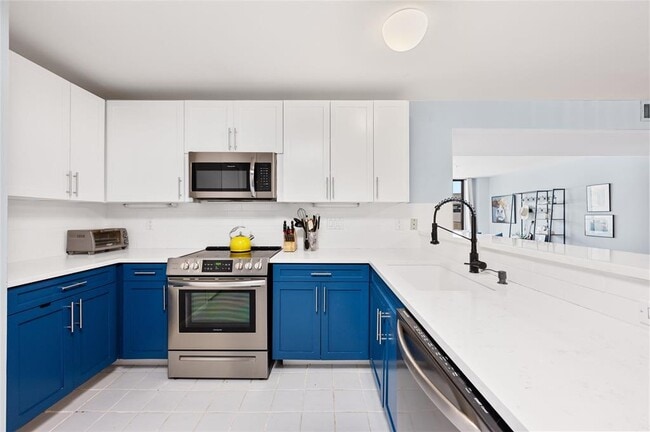 Photo - 40 N Interstate Hwy 35 Unit 2B2