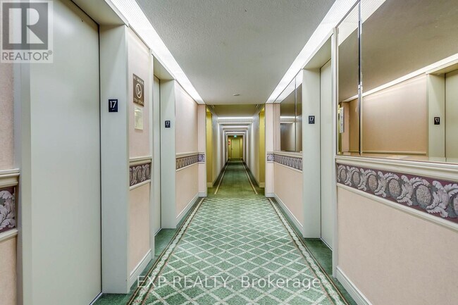 Photo - 3700 Kaneff Crescent Unité 1705