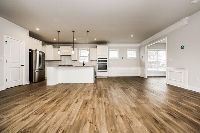 Photo - 217 Nuttall Dr