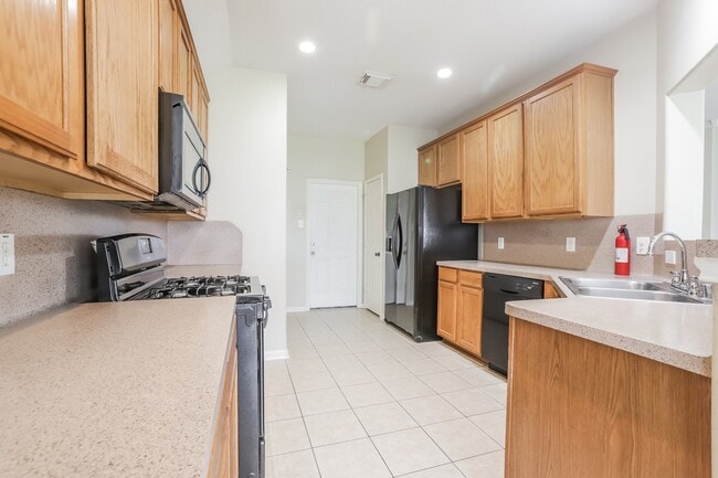 Photo - 2011 Pinecreek Pass Ln