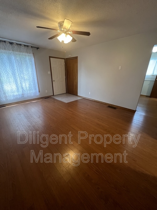 Building Photo - 926 Dainard Dr