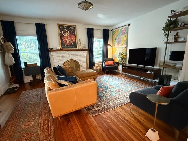 Photo - 557 7th Ave N