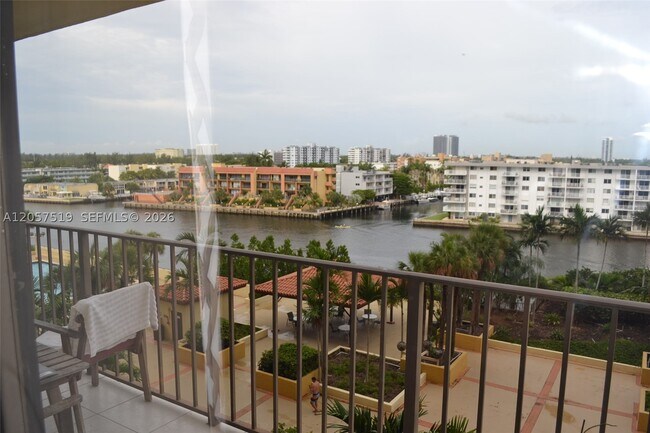 Photo - 290 174th St Unit 703