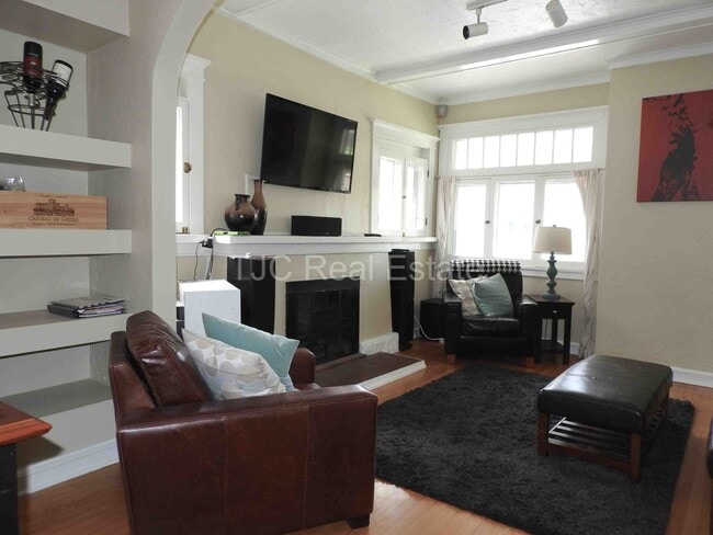 Photo - 2322 Cherry St