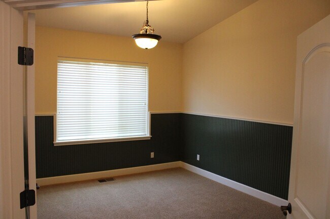 Photo - Relaxing Home With Beautiful Touches!