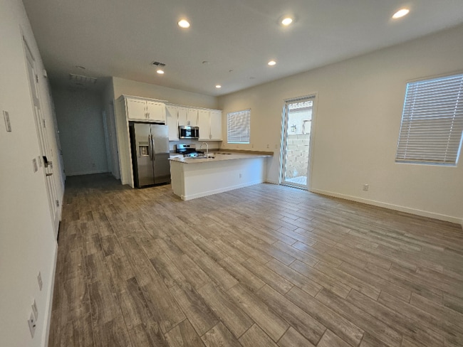 Photo - 17593 W Victory St