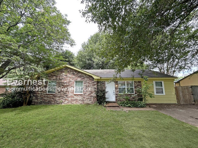 Building Photo - Lovely 4-Bedroom Home with Fenced Yard / P...