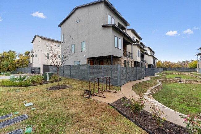 Photo - 5002 Pecan Springs Rd