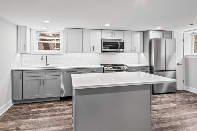 Photo - 2144 W Shakespeare Ave Unidad GDN