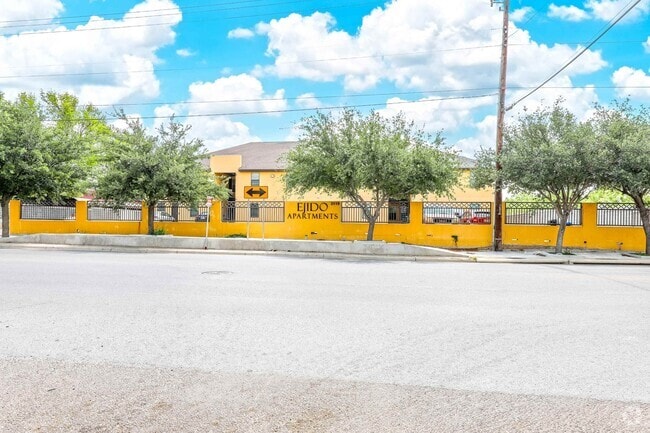 Building Photo - 2119 S Ejido Ave Unit 4 Rental