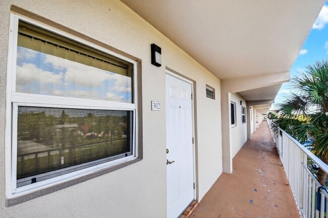 230 NE 26th Ave Unit 302
