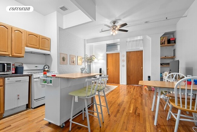 Photo - 694 Metropolitan Ave