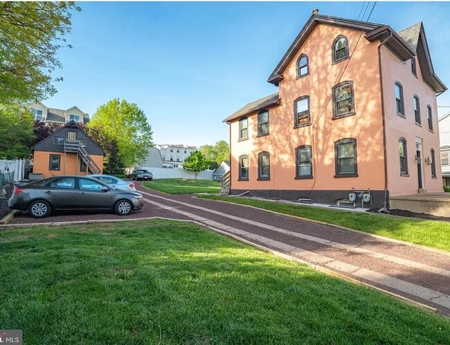 Photo - 814 E Hector St Unit 1