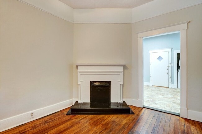 Photo - 706 E 34th St
