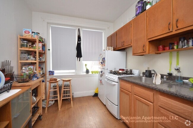 Building Photo - 1700 Commonwealth Ave Unit 7 Rental