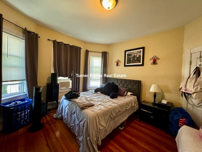 Photo - 131-133 Boylston St