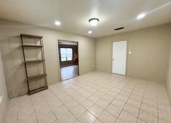 Photo - 110 Marek Rd