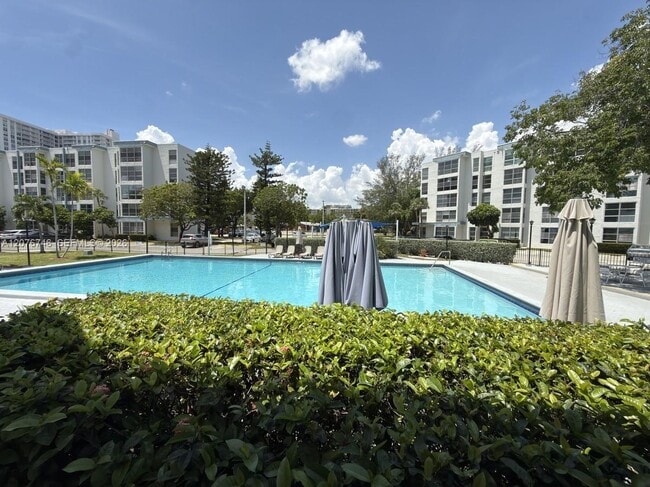 Building Photo - 17560 Atlantic Blvd Unit 503