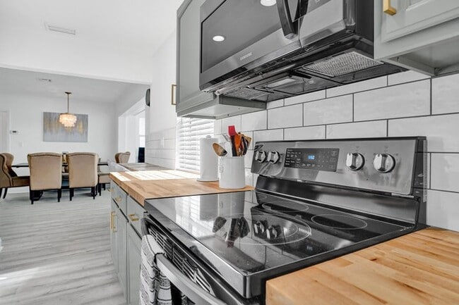 Building Photo - 14 S Swinton Cir