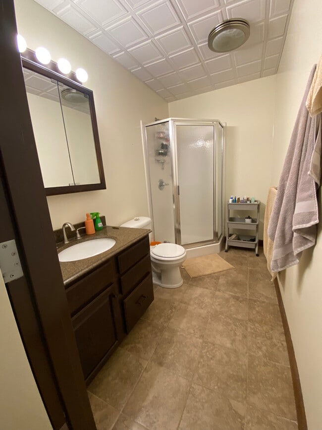 Photo - 904 W 4th St