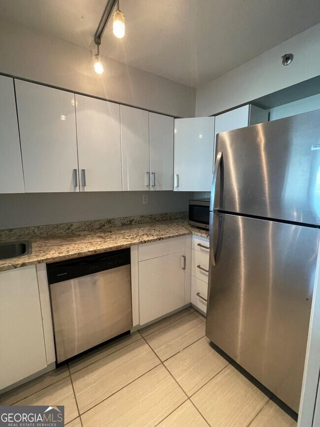 Photo - 2870 Pharr Ct S Northwest Unidad 1802