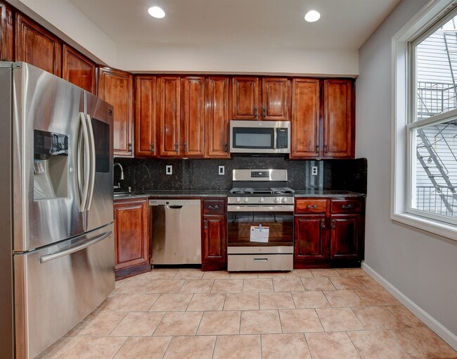 Photo - 38 Court House Pl