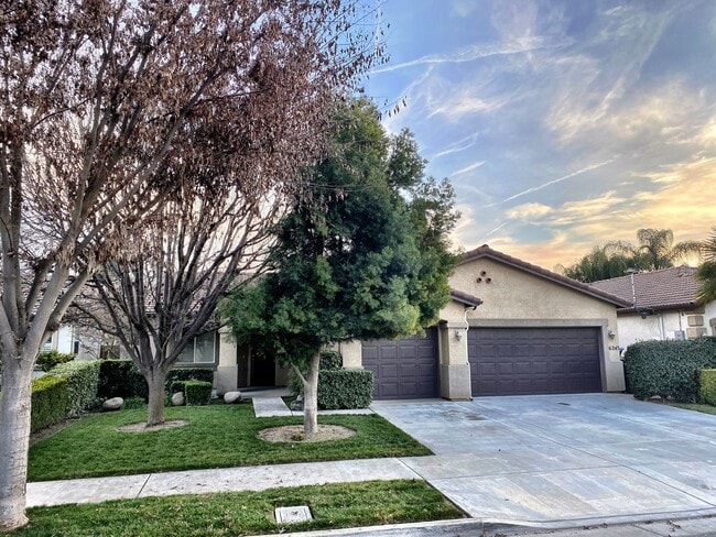 Photo - 6245 W Whitley Ave