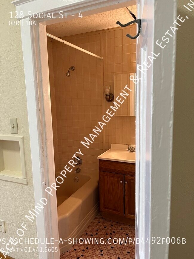 Cozy Studio with Lovely Porch Heat/HW/El... Apartment Unit 4