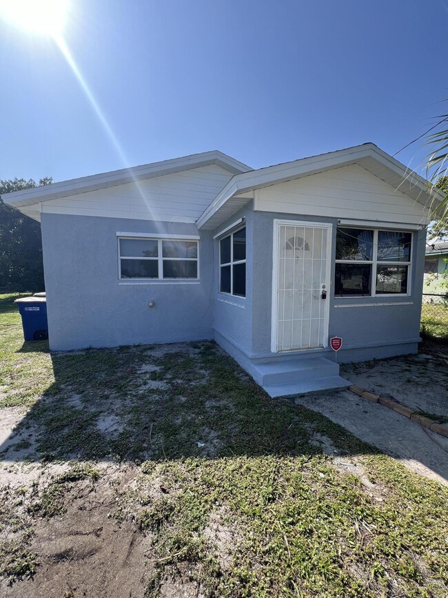 Photo - 905 N 19th St House