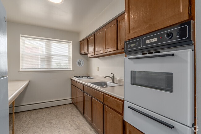 2BR, 1BA - 895SF - Kitchen - Allen Gardens Apartments