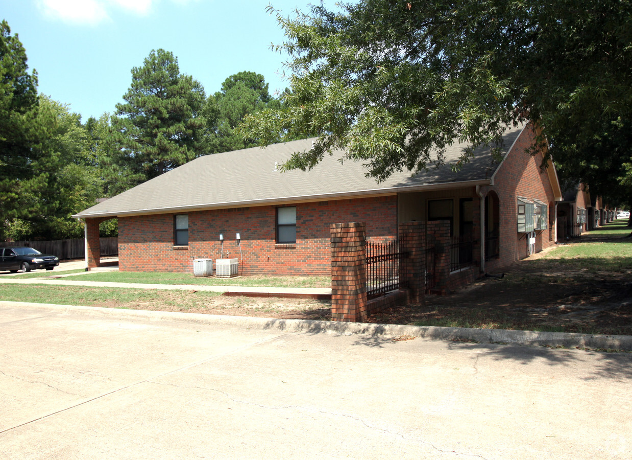 Photo - Salem Garden Apartments