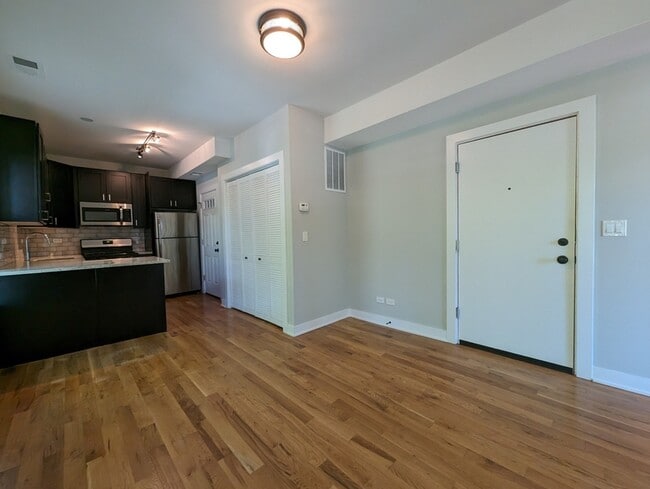 2207 W Eastwood Ave Unit 3